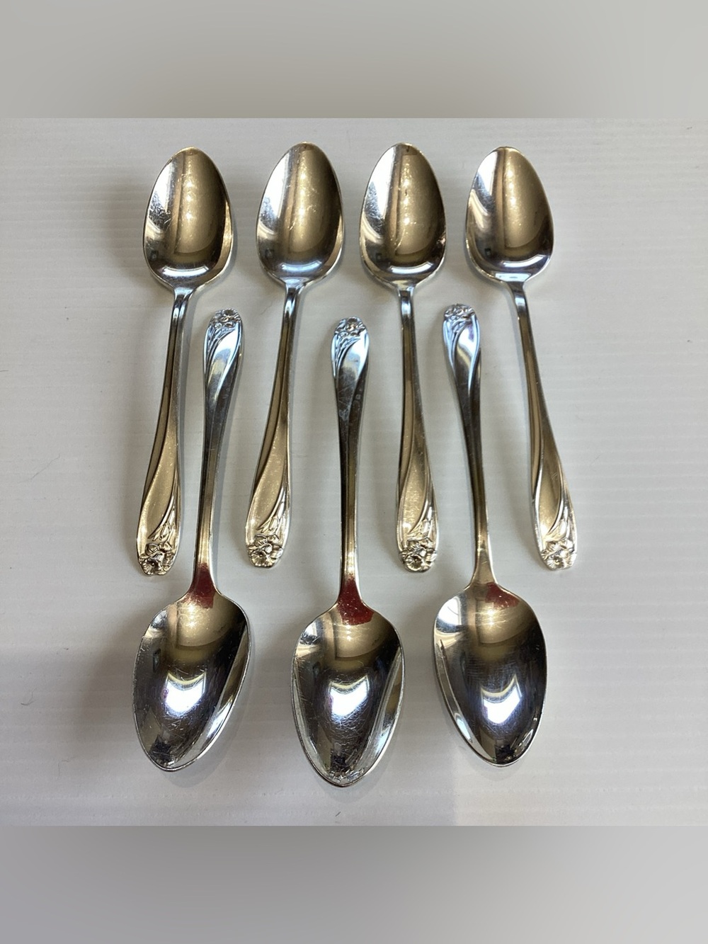 IS Daffodil Set of 7 Teaspoons Spoons 1847 Rogers Silverplate Vtg Flatware